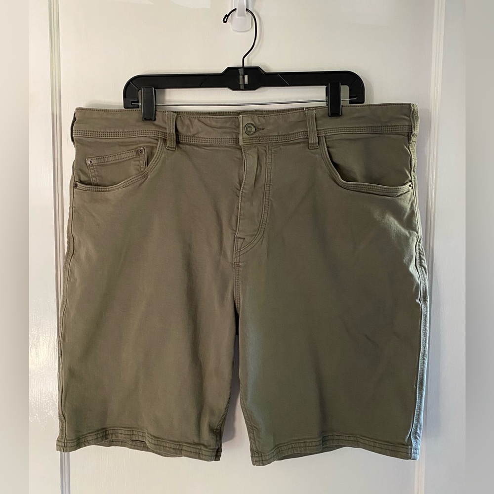 Prana Station Shorts - size 40